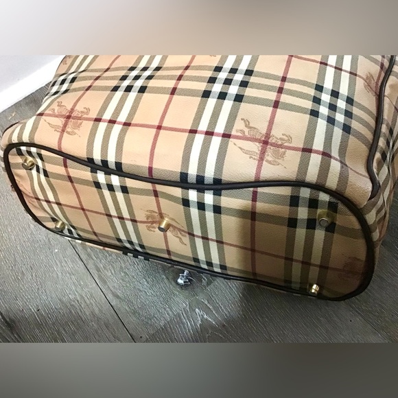 Burberry Bags - Picture 14 of 16